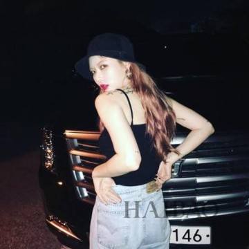 停靠卡通小轿车